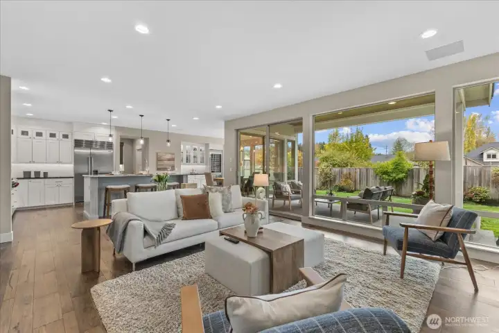 OPEN & LIGHT-FILLED GATHERING AREAS