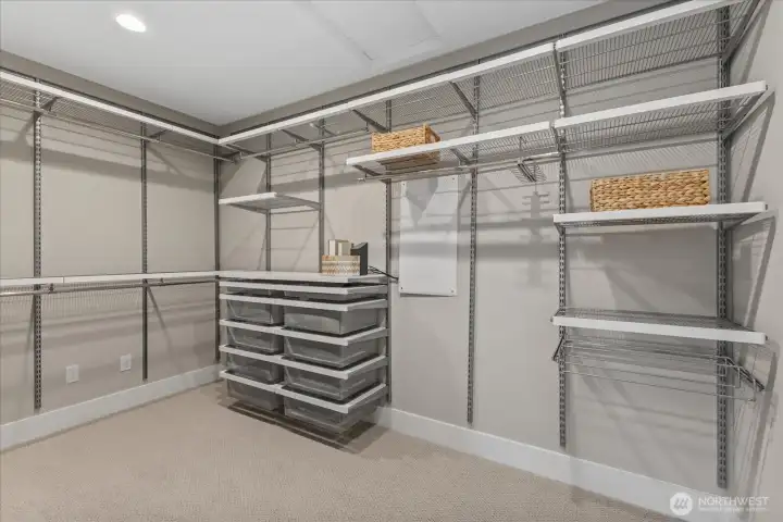 DESIGNER CLOSET SYSTEM!