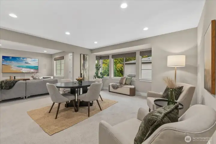 SPACIOUS BONUS/MEDIA/GAME ROOM...TIME FOR SOME FUN!