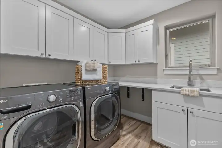 UTILITY ROOM CONVENIENTLY LOCATED UPSTAIRS NEAR BEDROOMS