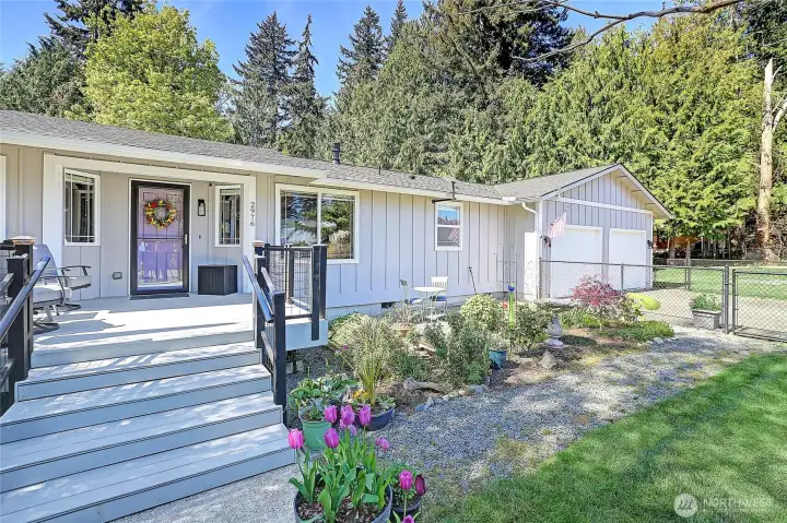 Inviting Porch entry, relax & enjoy your coffee w/the sunrise!