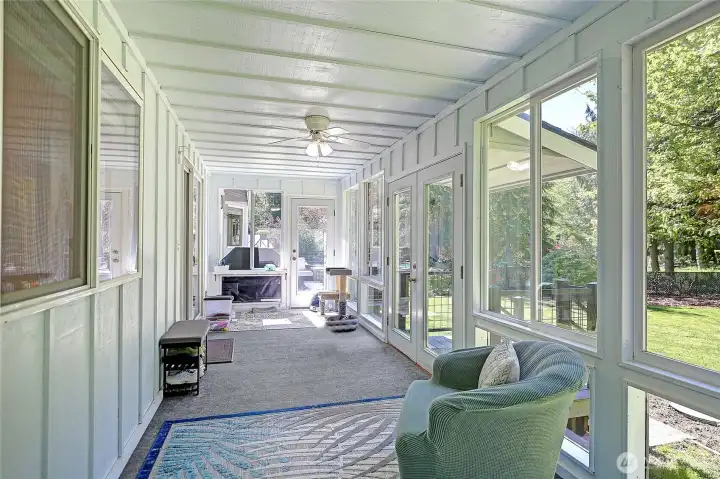 Screened porch w/fan for year round extended outdoor living