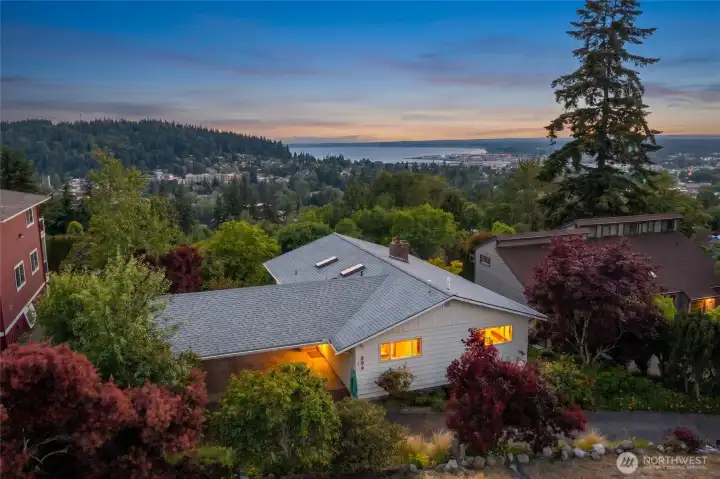 5 bedroom beautiful home with views of water