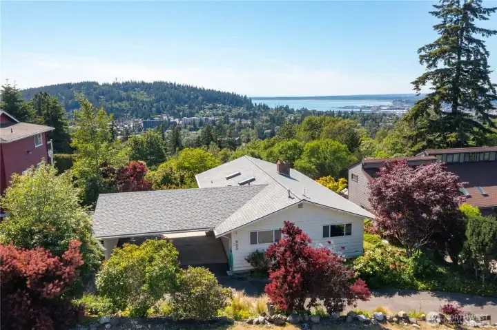 Ally access and close to trails, parks, I5, ETC!