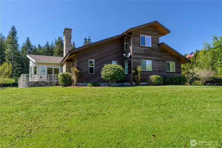 Original owner, lovingly-maintained home with quality redwood siding Original owner, lovingly-maintained home with quality redwood siding