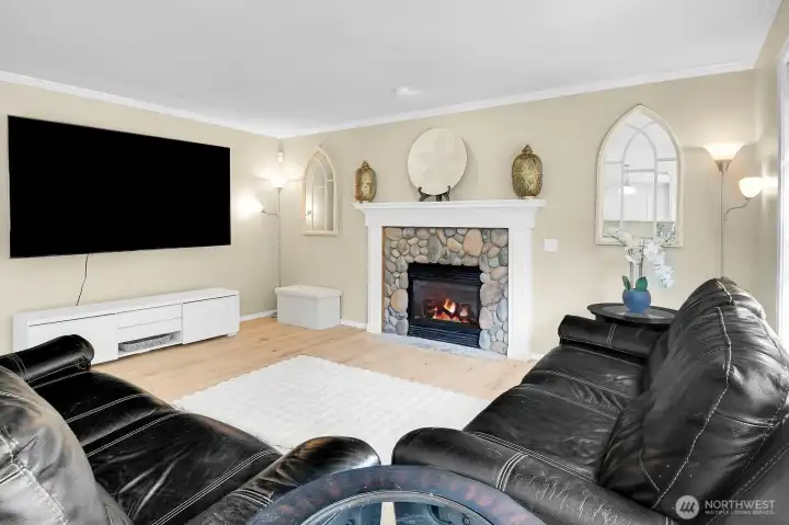 The family room with ample space to relax, entertain, or unwind. The family room with ample space to relax, entertain, or unwind.