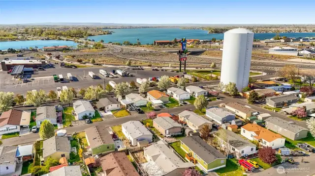 Just down the street is the big gas station on Wanapum Drive, and quick access to the freeway.