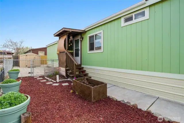 Bark chips and pavers, pavers, pavers....low maintenance. Covered front porch.
