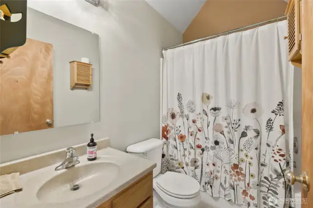 2nd full bathroom, this one located upstairs.
