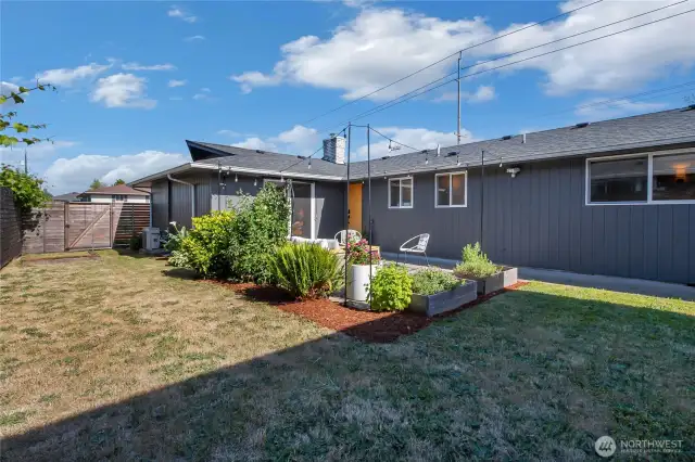Yard has second oversized gate in order to get large items in if needed.