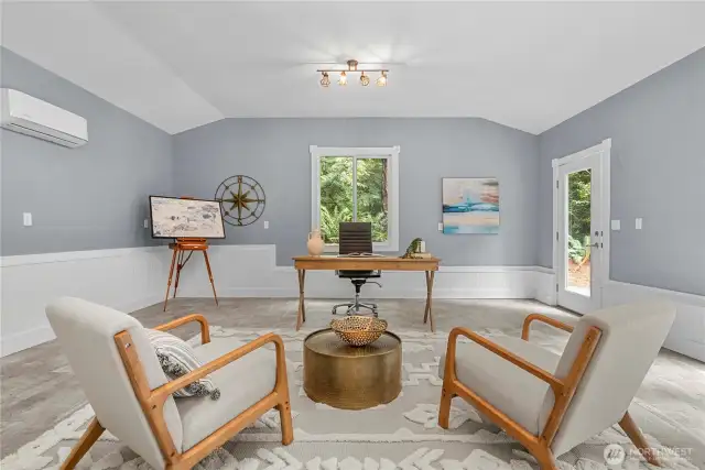 Finished studio - office, art studio, gym... endless possibilities!