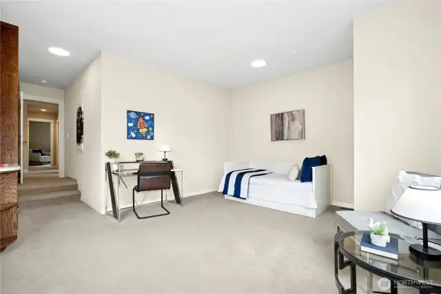 4rd bedroom/flex room/ office upper floor