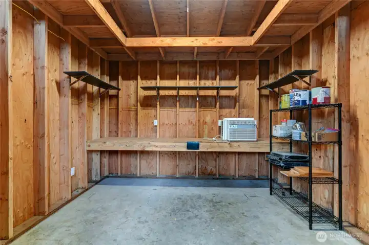 This could make a great art studio, office or keep as storage.