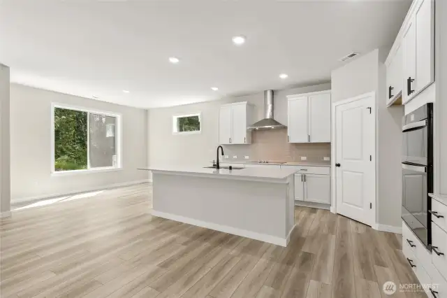 Disclaimer Secondary photos of same floor plan on different lot in different community: Photos are from another Luna, finishes, upgrades, and features may vary.