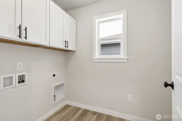 Disclaimer Secondary photos of same floor plan on different lot in different community: Photos are from another Luna, finishes, upgrades, and features may vary.