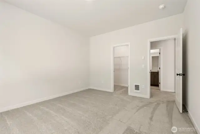 Disclaimer Secondary photos of same floor plan on different lot in different community: Photos are from another Luna, finishes, upgrades, and features may vary.