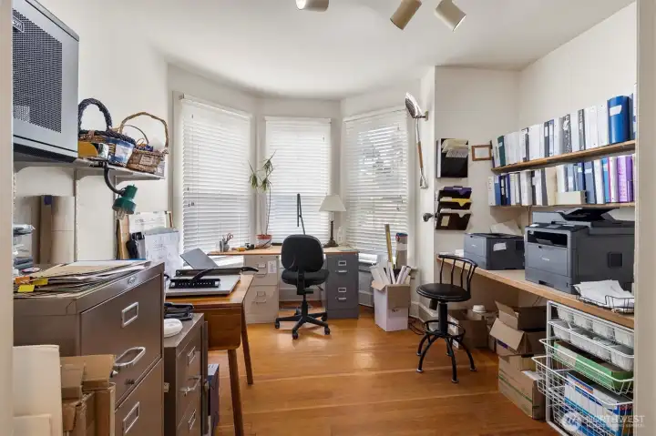 Common house office