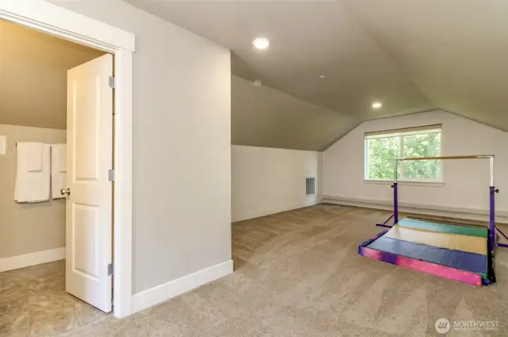 3rd floor Bonus Room