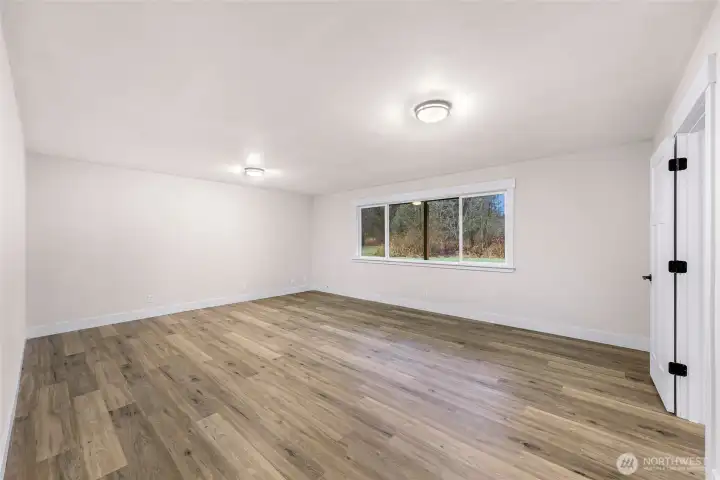 Additional fully finished bonus room could be converted into an additional bedroom