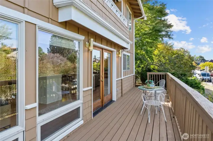 Large deck off kitchen