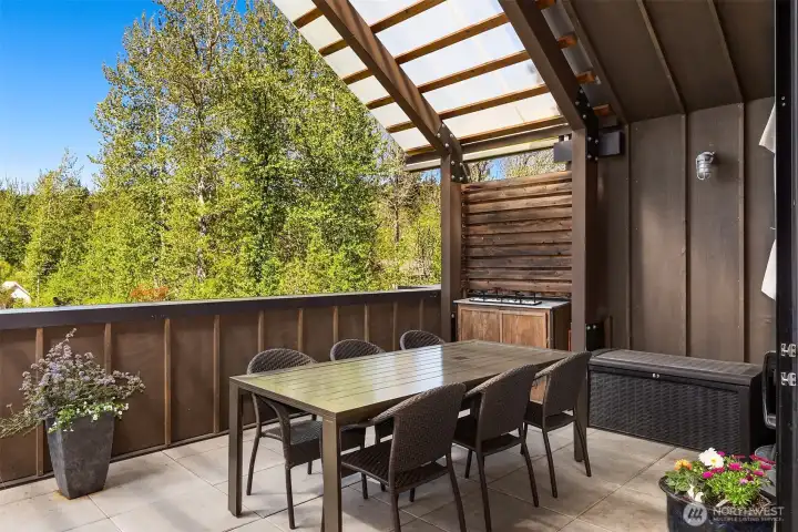 Plenty of space for dining al fresco