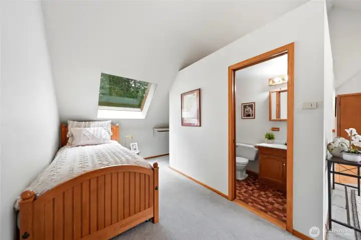 The 520 square foot apartment isn't included in the total home square footage.