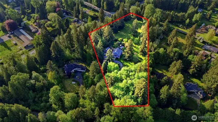 Drawn property lines are approximate.