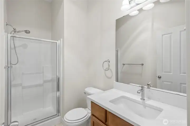 Main hall bathroom 3/4
