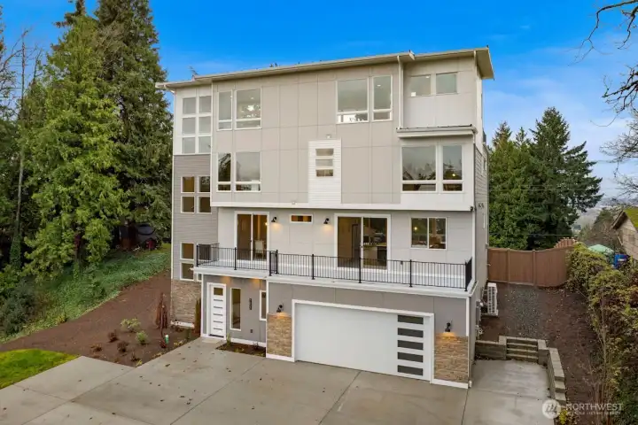 Photographs are for illustrative purposes only. Features, finishes, interior/exterior colors, landscaping and floorplan shown may vary from actual homes built