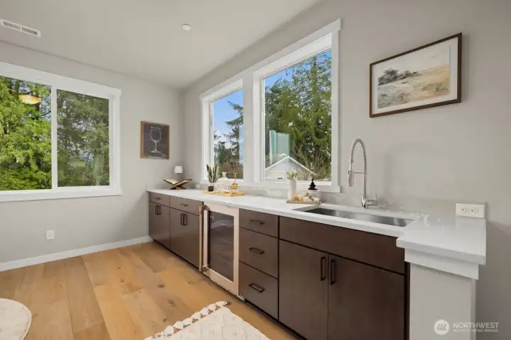 Photographs are for illustrative purposes only. Features, finishes, interior/exterior colors, landscaping and floorplan shown may vary from actual homes built