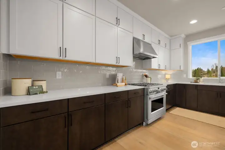 Photographs are for illustrative purposes only. Features, finishes, interior/exterior colors, landscaping and floorplan shown may vary from actual homes built