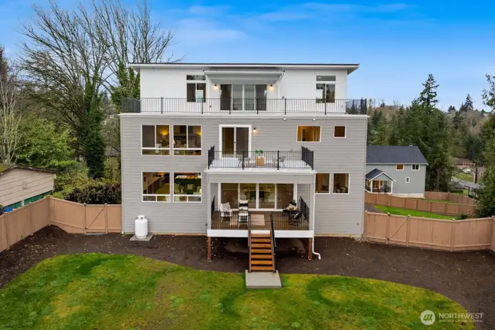 Photographs are for illustrative purposes only. Features, finishes, interior/exterior colors, landscaping and floorplan shown may vary from actual homes built