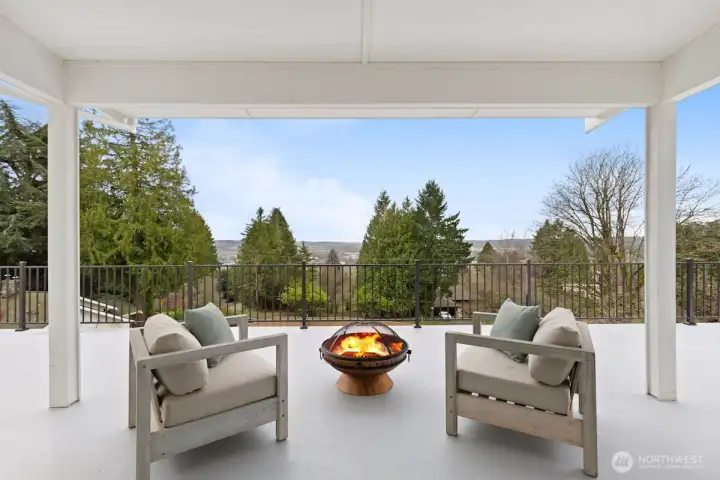 Photographs are for illustrative purposes only. Features, finishes, interior/exterior colors, landscaping and floorplan shown may vary from actual homes built