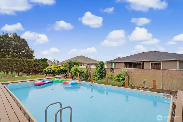 Above ground pool with deck builit around