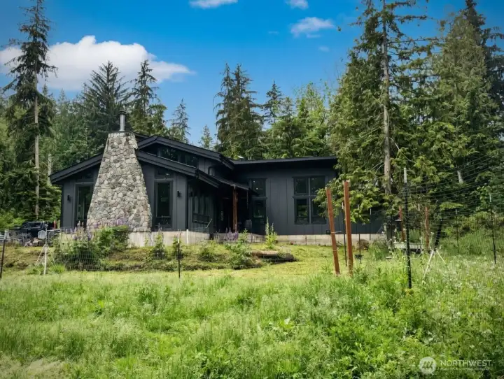 20 acres offers plenty of space for outdoor entertaining, BBQs, play, gardening, and privacy