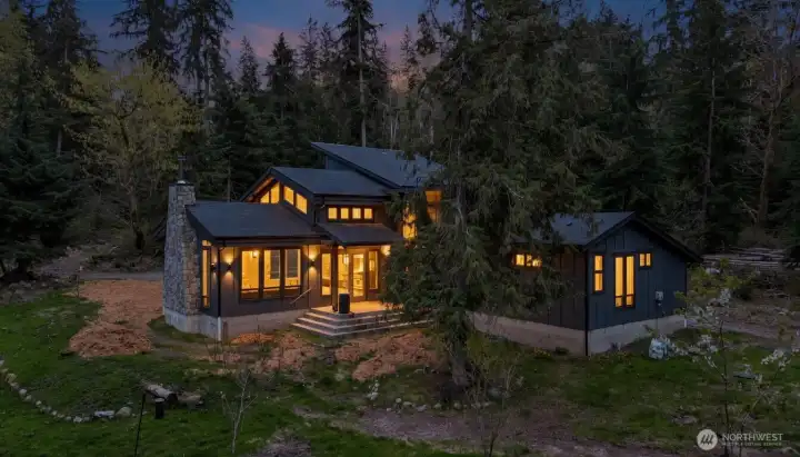 Peace and quiet meets custom living!