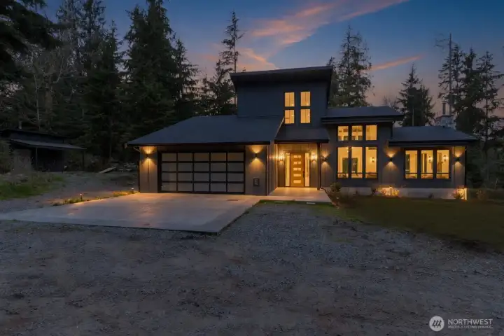 Peace and quiet meets custom living!