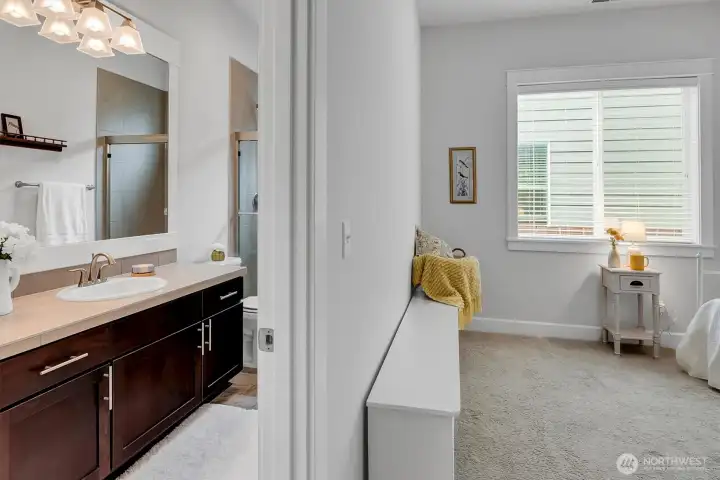 ~jack & jill bath between bedrooms