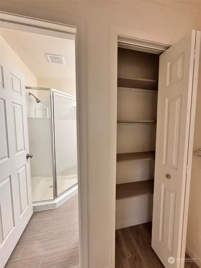 2nd bath and linen closet.