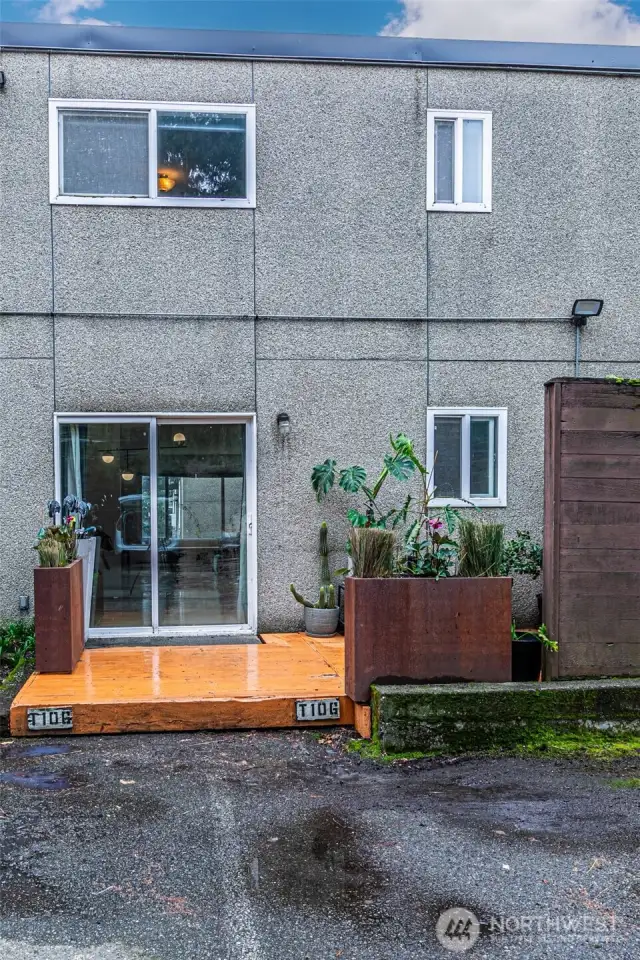 Easy parking right in front of the unit!