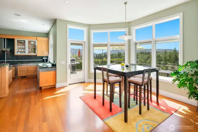 Kitchen eating area