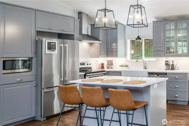 Gorgeous Custom cabinets w/hardware