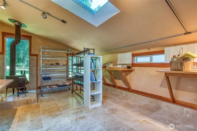 Separate studio or office space!