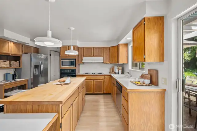 Large kitchen island makes meal prep a breeze!
