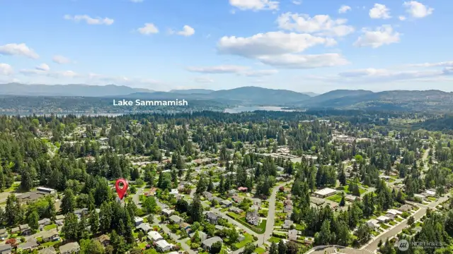 Minutes to Lake Sammamish and parks!