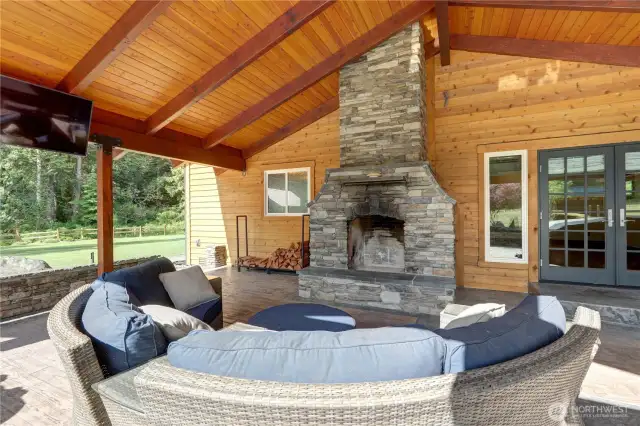 A comfortable outdoor oasis, perfect for enjoying the surrounding nature