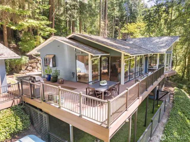 Surrounded by towering evergreens, the elevated Trex® Deck is a peaceful perch for morning coffee, al fresco dining, or simply soaking in the nature.