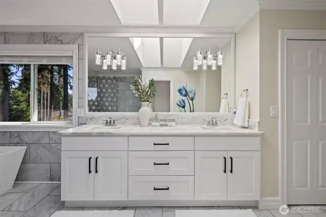 En-suite full bathroom