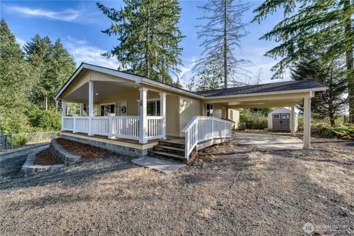 Home features an ADA compliant ramp.