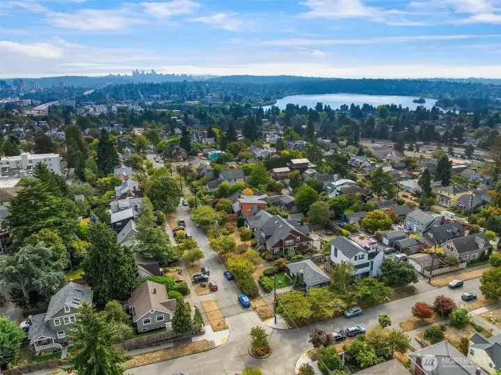 Easy walk to Greenlake!